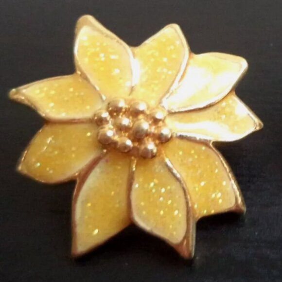 VINTAGE ESTATE ENAMELED FLOWER 1" POST EARRINGS  1975 - Picture 3 of 3